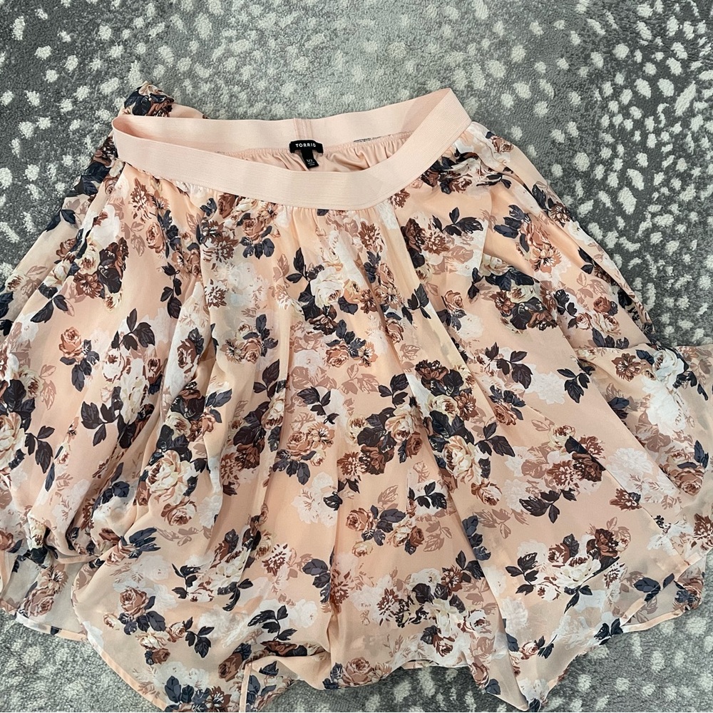 Pink/peach Torrid floral skirt